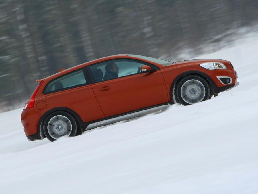  Volvo C30 2 0D 2010 года  (UK) (фото 11 из 16)